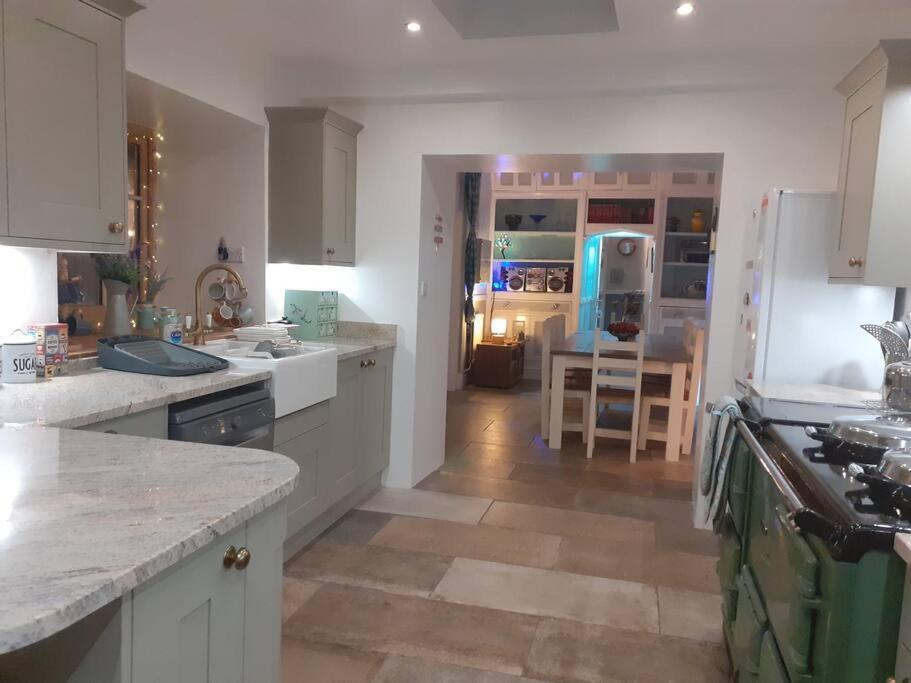 Big Fireplace Aga Hot Tub Wet Room Barn Garage Llanelli Buitenkant foto